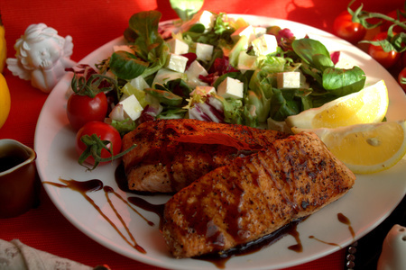 Жареный лосось с салатом и брынзой: шаг 7