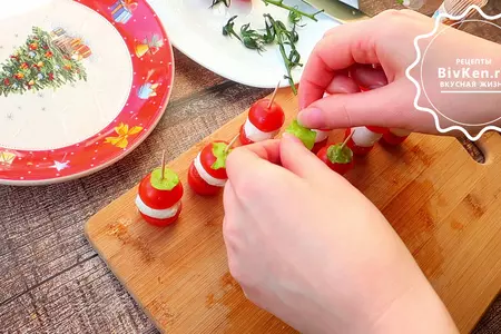 Закуски на шпажках: шаг 1