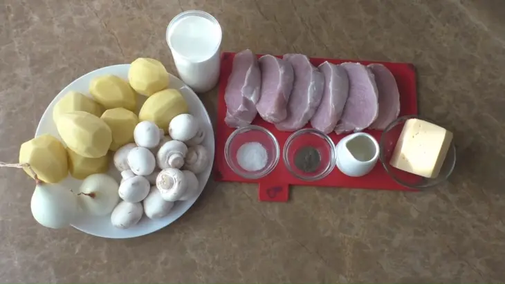 Картошка с мясом в духовке: шаг 1