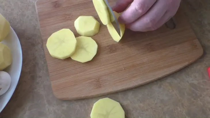 Картошка с мясом в духовке: шаг 2