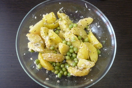 Картофельный салат с кедровыми орешками и сырной заправкой: шаг 3