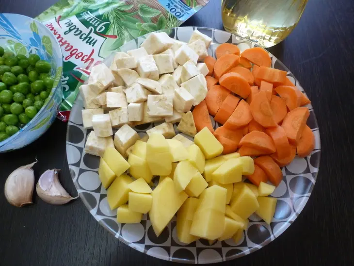 Запеченная куриная грудка в беконе с овощами: шаг 1