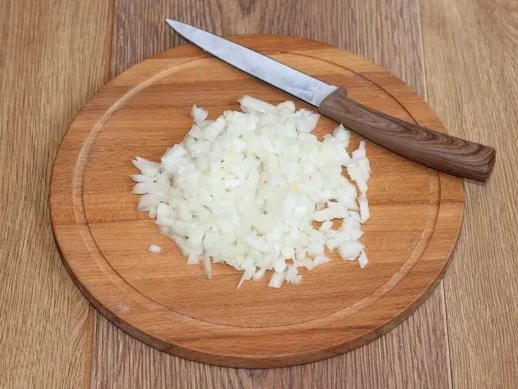 Фрикадельки с клюквенным соусом: шаг 1