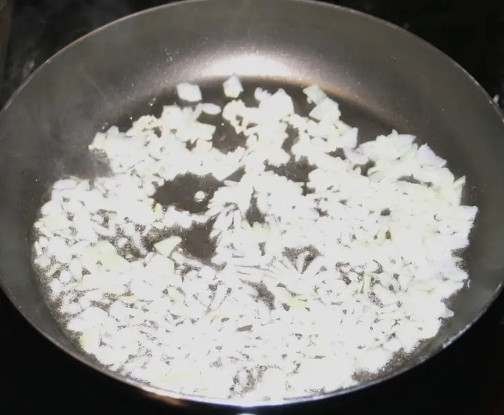 Лазанья из слоеного теста с курицей и грибами: шаг 1