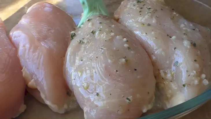 Очень сочная куриная грудка в духовке: шаг 6