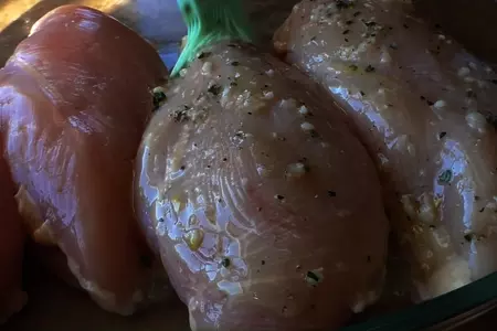 Очень сочная куриная грудка в духовке: шаг 6