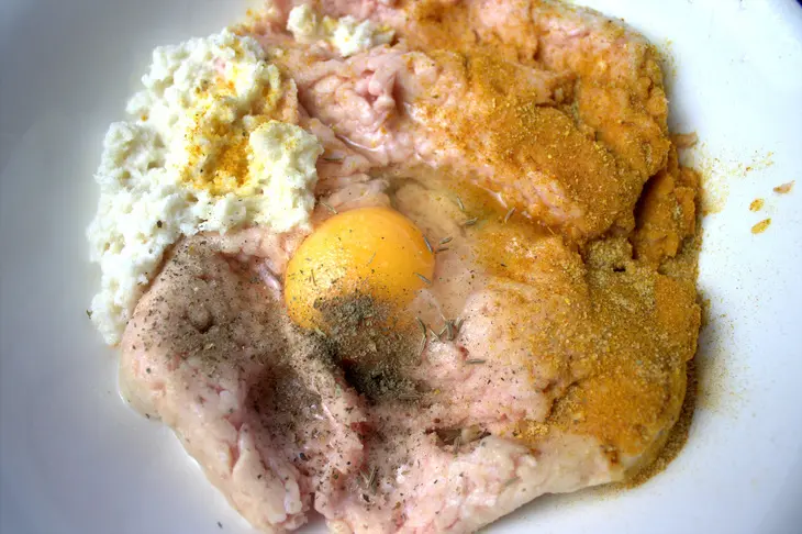 Салат "пекинка" с мясными батончиками: шаг 1