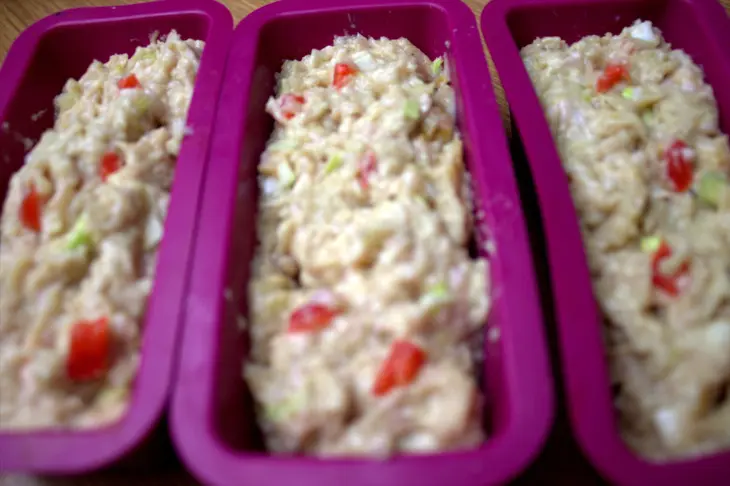 Салат "пекинка" с мясными батончиками: шаг 3