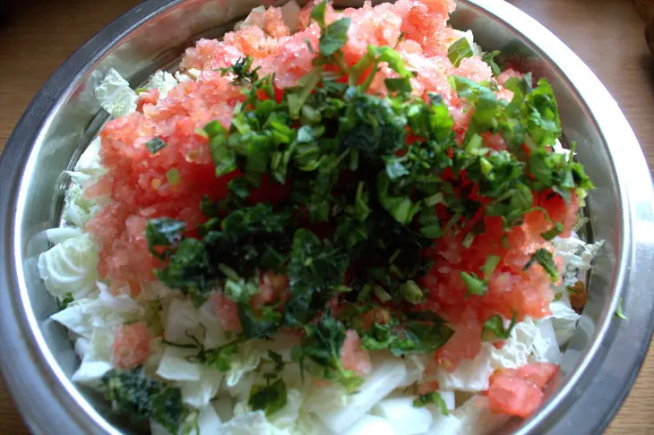 Салат "пекинка" с мясными батончиками: шаг 5