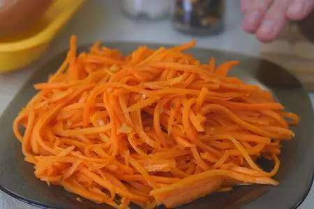 Восточный овощной салат с куриной грудкой: шаг 2