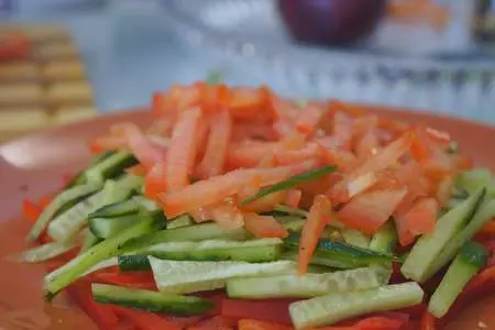 Восточный овощной салат с куриной грудкой: шаг 4