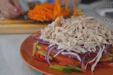 Восточный овощной салат с куриной грудкой: шаг 6
