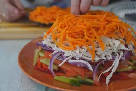 Восточный овощной салат с куриной грудкой: шаг 7