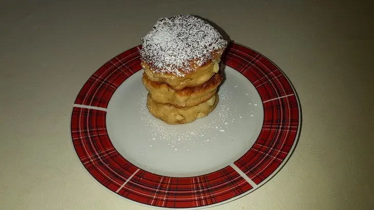 Оладьи с яблоками: шаг 1
