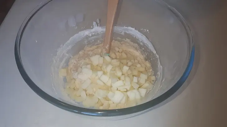 Оладьи с яблоками: шаг 3
