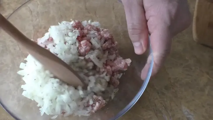 Ленивые пельмени в томатном соусе: шаг 4
