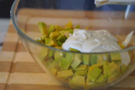 Салат с авокадо и тунцом: шаг 4