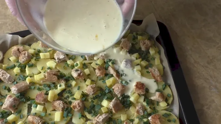 Картофельная запеканка с колбасками: шаг 6