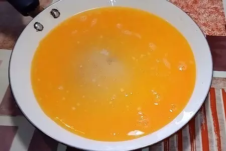 Салат с мясом и яичными блинчиками: шаг 1