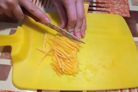 Салат с мясом и яичными блинчиками: шаг 3