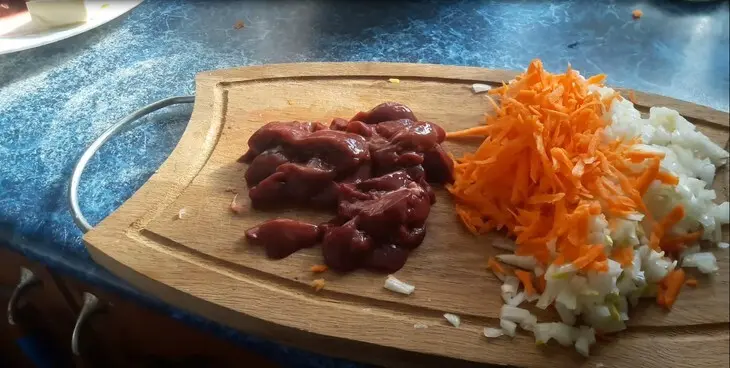 Пшенная каша с печенью: шаг 1