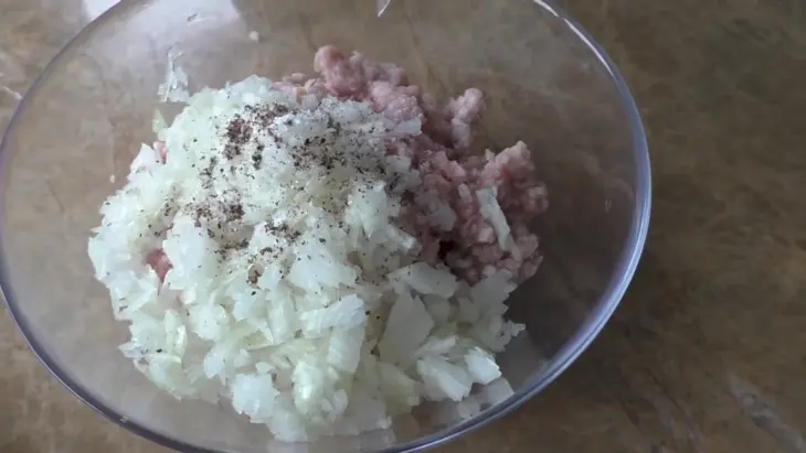 Обед для всей семьи - фрикадельки с макаронами: шаг 2