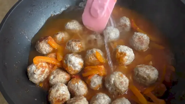 Обед для всей семьи - фрикадельки с макаронами: шаг 6