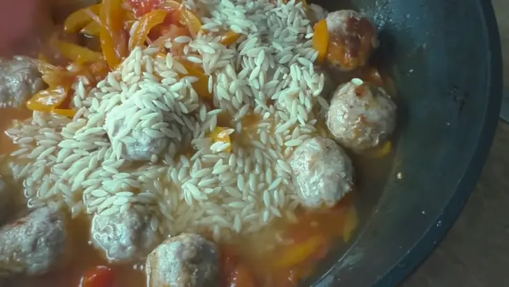 Обед для всей семьи - фрикадельки с макаронами: шаг 7