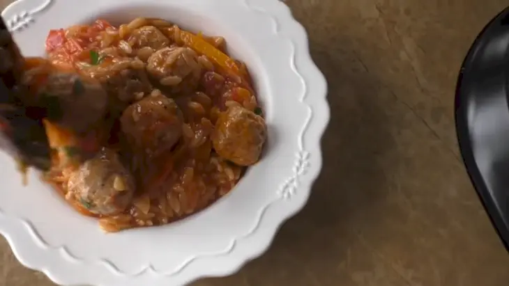 Обед для всей семьи - фрикадельки с макаронами: шаг 8