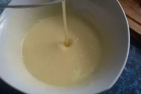 Две пиццы с колбасной и мясной начинкой: шаг 2