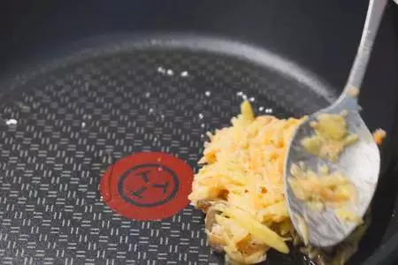 Постные картофельные драники с грибами: шаг 8