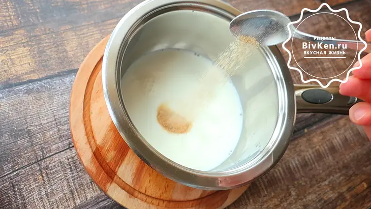 Двухслойный чай с молоком: шаг 1
