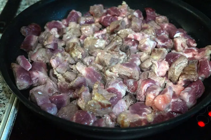 Свинина с шампиньонами и ананасом: шаг 5