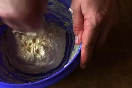 Тонкие пирожки с двумя начинками: шаг 2