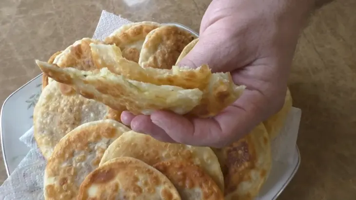Тонкие пирожки с двумя начинками: шаг 7
