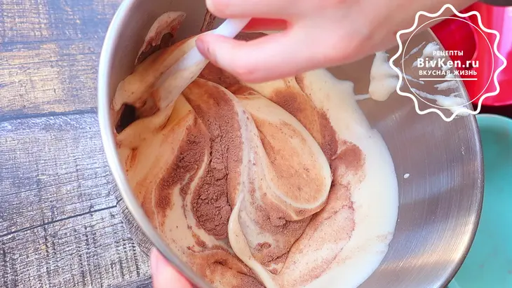 Шоколадный торт сникерс с орешками: шаг 2
