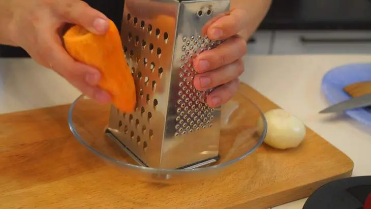 Сырный суп с курицей и болгарским перцем: шаг 1
