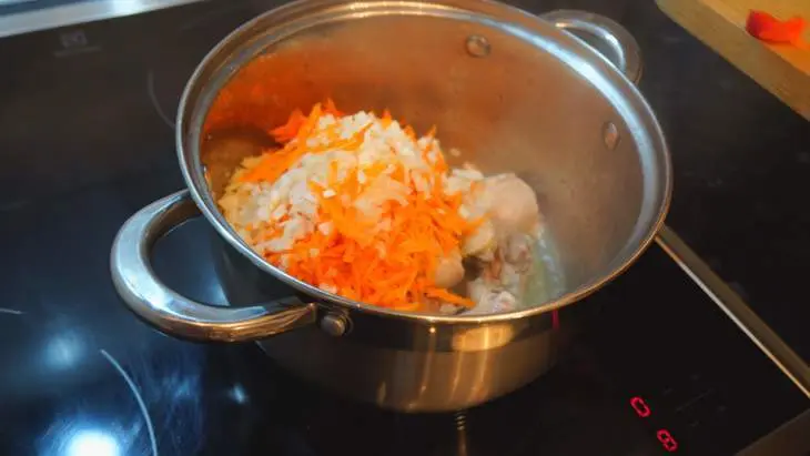 Сырный суп с курицей и болгарским перцем: шаг 6