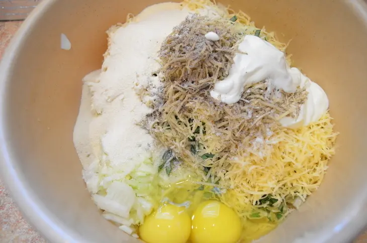 Говяжьи котлеты с кабачком и сыром.: шаг 2
