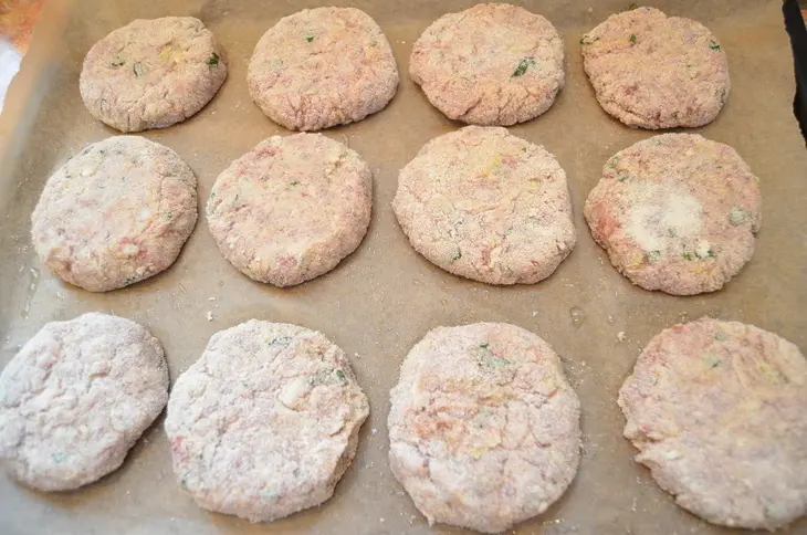 Говяжьи котлеты с кабачком и сыром.: шаг 5