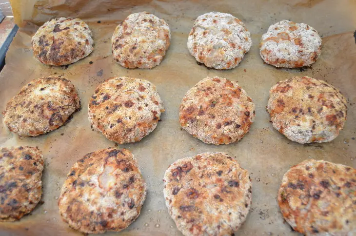 Говяжьи котлеты с кабачком и сыром.: шаг 6