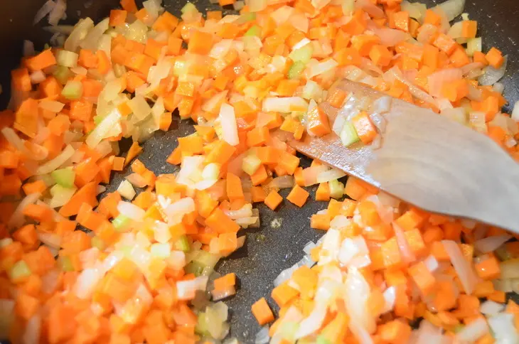 Ракушки, фаршированные жульеном из кальмаров.: шаг 2