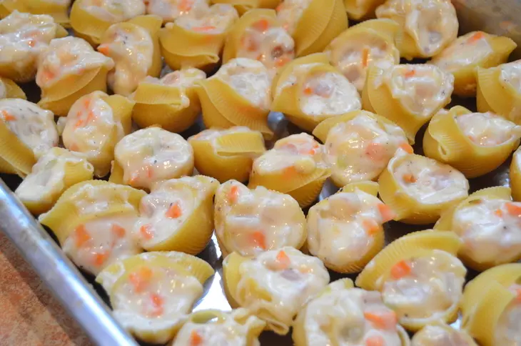 Ракушки, фаршированные жульеном из кальмаров.: шаг 7