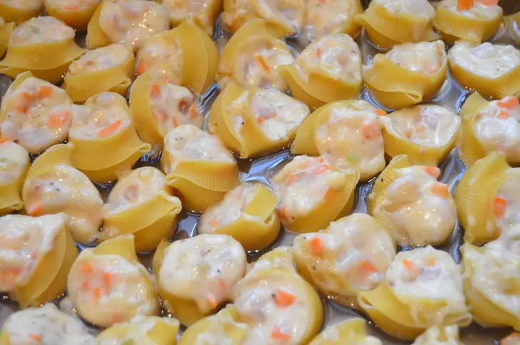Ракушки, фаршированные жульеном из кальмаров.: шаг 8