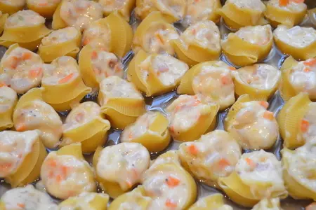 Ракушки, фаршированные жульеном из кальмаров.: шаг 8