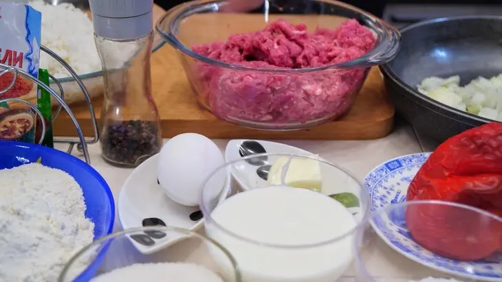 Праздничный мясной пирог: шаг 1
