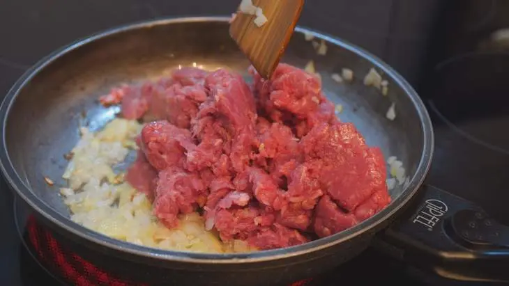 Праздничный мясной пирог: шаг 3