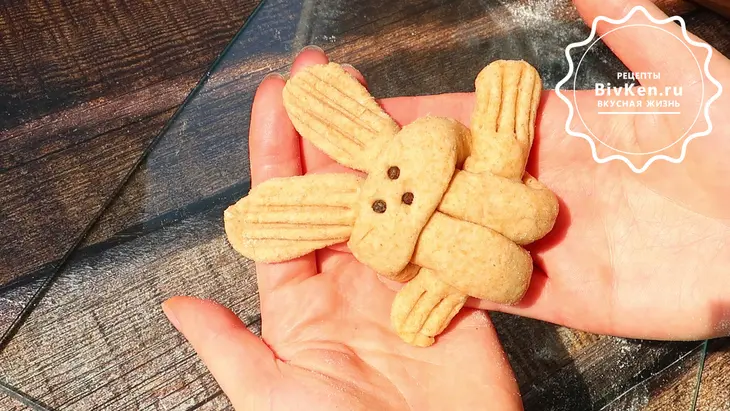 Пасхальные булочки жаворонки и зайчики: шаг 3