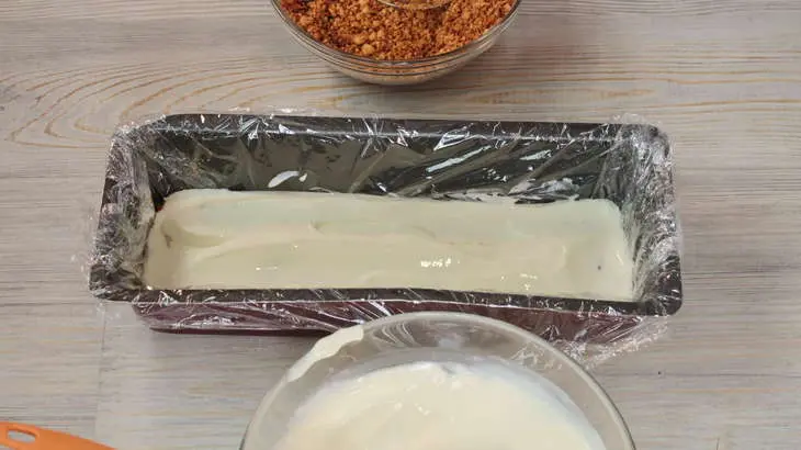 Ленивый медовик без выпечки: шаг 3