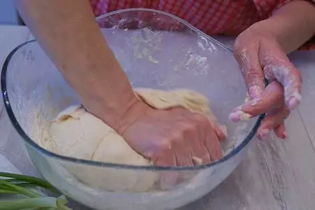Бездрожжевые пирожки на кефире: шаг 4